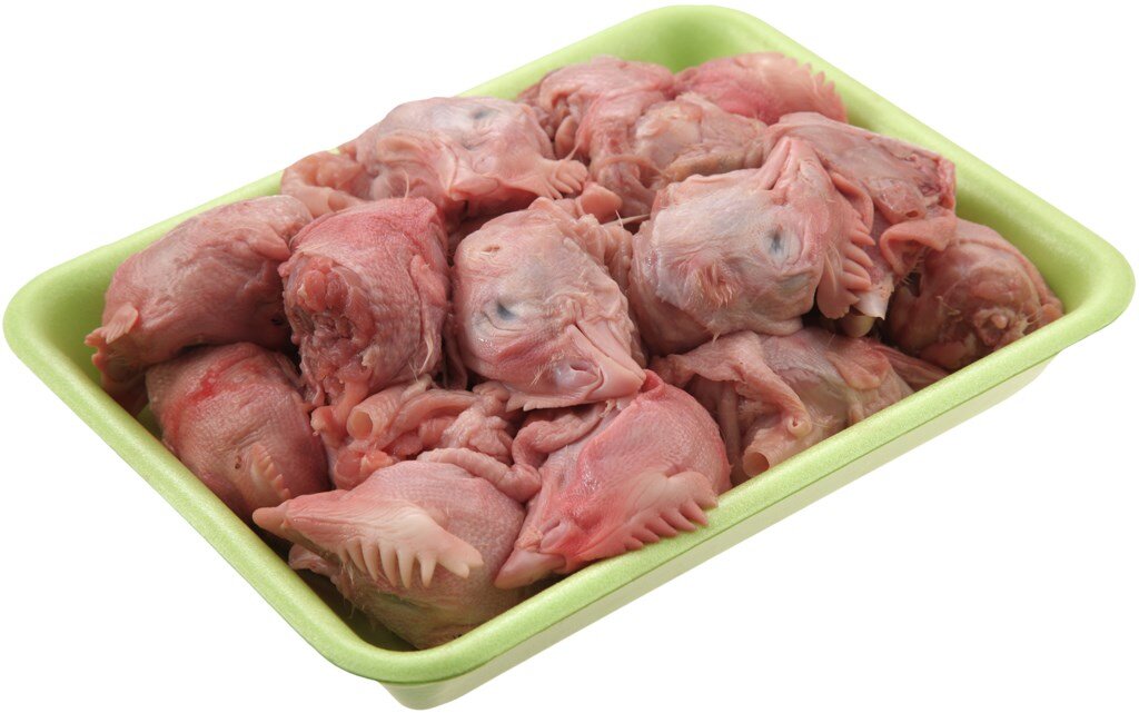 Вареные куриные головы. Куриные головы отварные. Субпродукты для собак куриные. Можно ли овчарке куриные головы. Головы куриные замороженные.