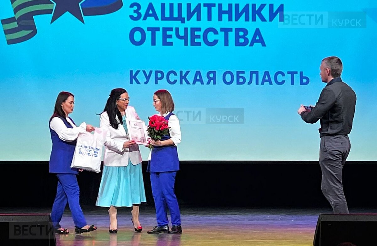    В Курске с Днём матери поздравляют мам, жён и вдов бойцов СВО