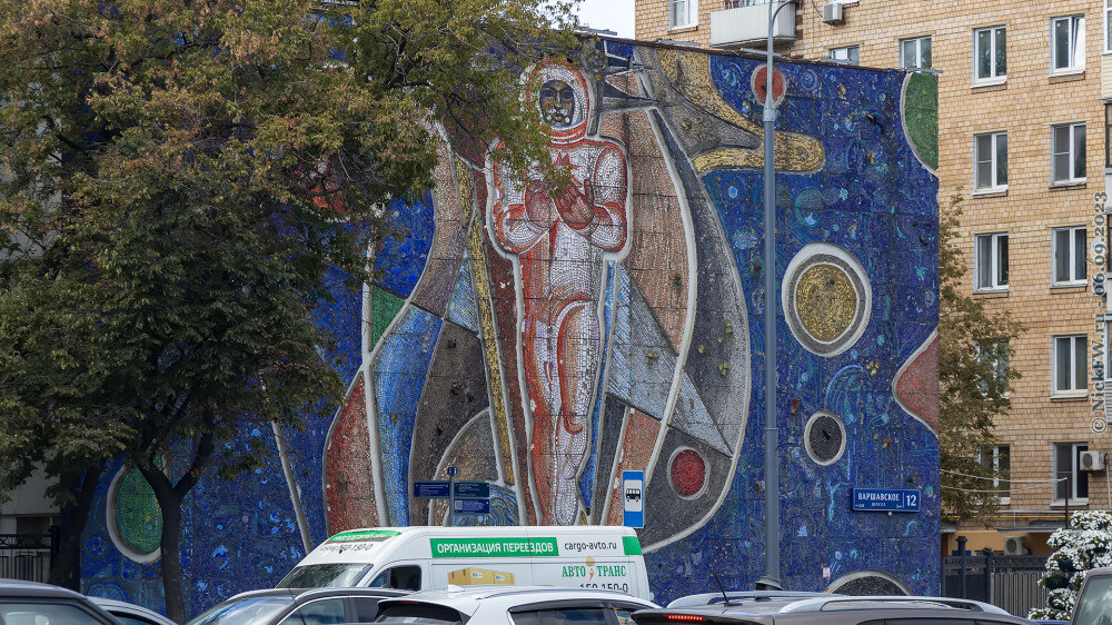 1. Мозаичное панно на Варшавском шоссе 12 © NickFW.ru — 06.09.2023г.
