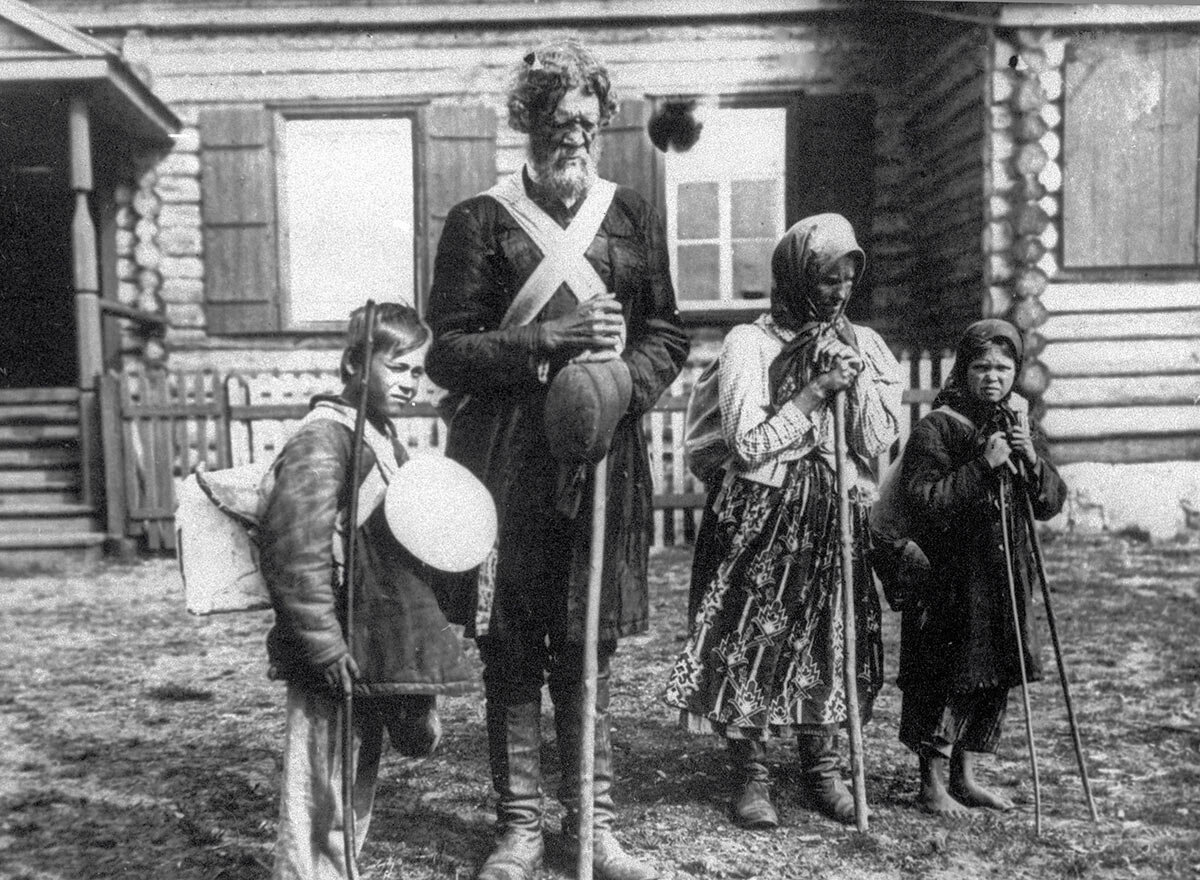 Николай 2 и александра. Как жили люди при царе николае 2. Крестьяне российской империи 19 века. Крестьяне при царе николае 2. Как жили люди при царе николае 2.