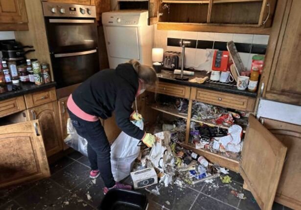 Джанет помогла убрать в доме пожилой женщины и организовала сбор средств