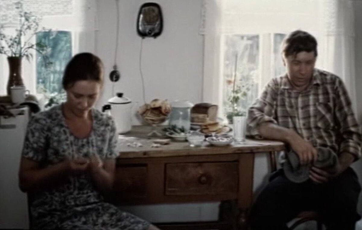 кадр из фильма "Мы жили по соседству"