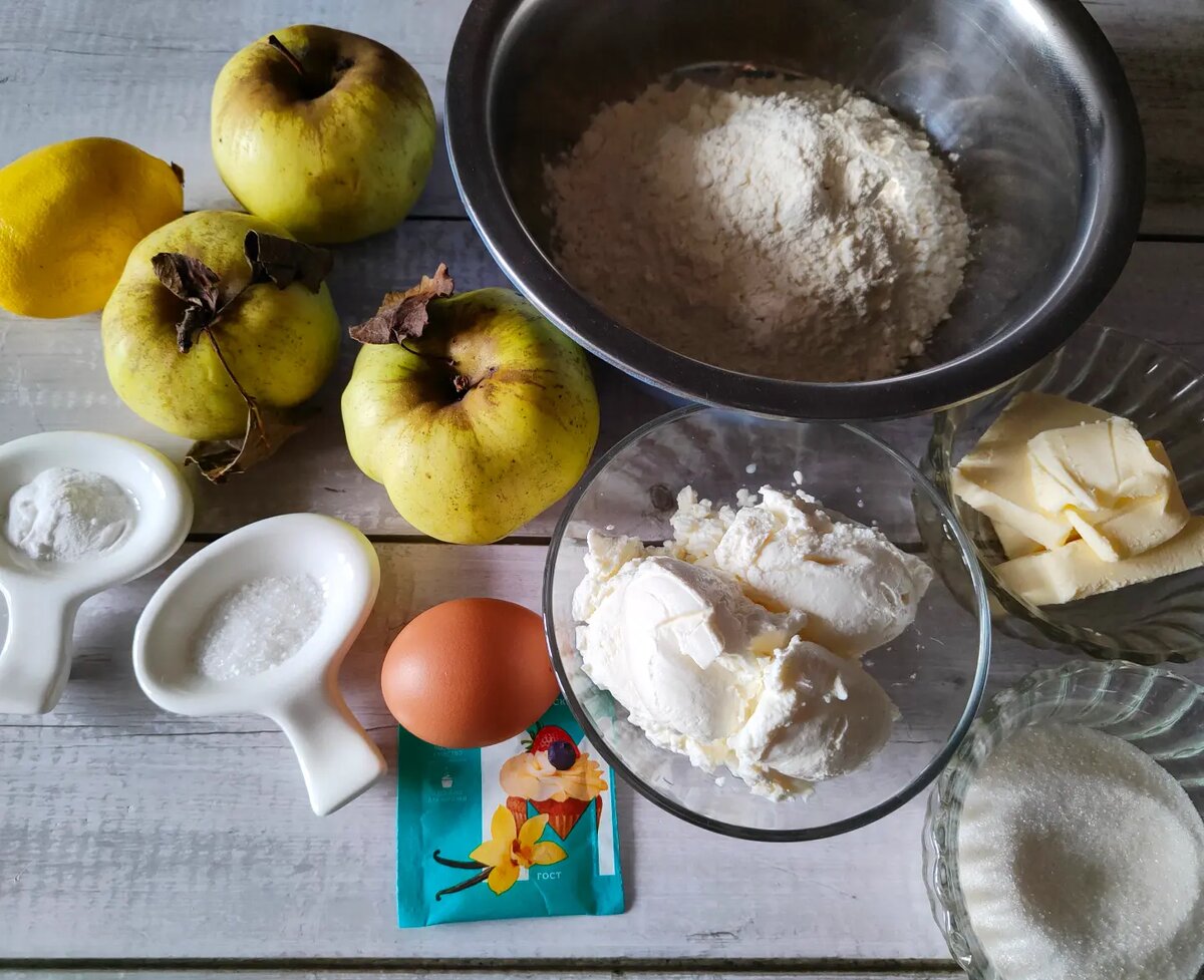 Для рецепта я использовала яблоки с маминой дачи и домашний творог, приготовленный накануне по этому рецепту 👇