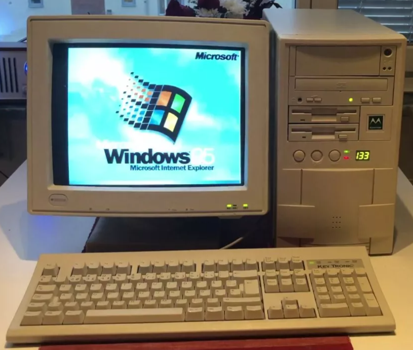 типичное содержание полки с надписью "еще может пригодиться"