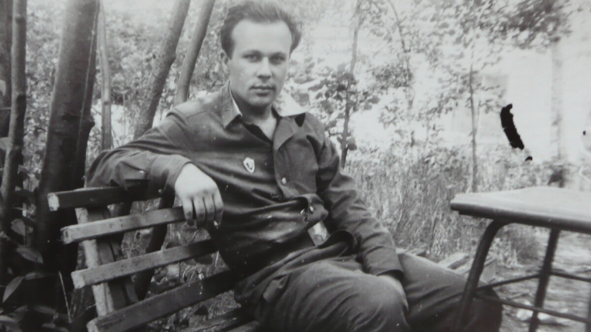 После обеда, перекур. 1991 год. 