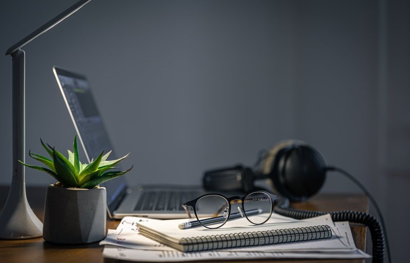 8 способов сохранить зрение при работе за компьютером, включая гаджеты и специальный софт