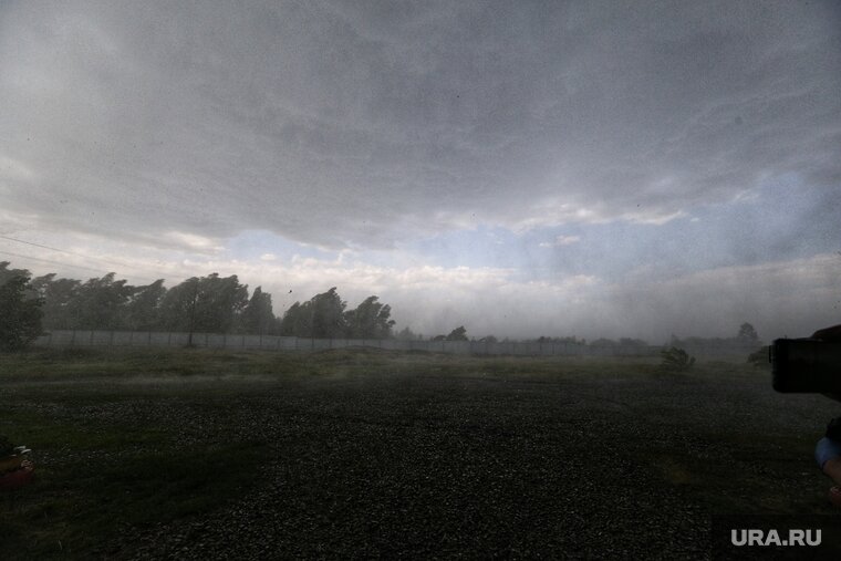    Западную часть Крыма накрыл ураганный ветер 40 м/c