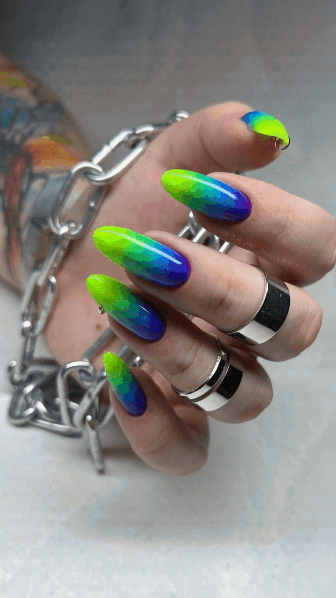 Фото работ мастеров @zhuk_nailart и @olga_efimova_pinky