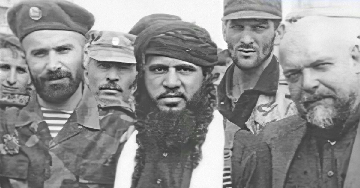 На всякого, кто поверит хоть одному "патриотическому" слову Проханова, да падут смерти рожениц Буденновска.... Да падет кровь Псковских десантников. Глупость не заслуживает прощения.   