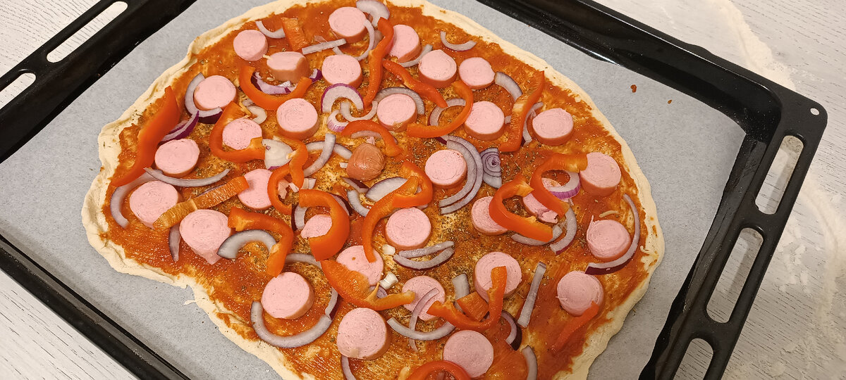 Пицца на дрожжевом тесте в духовке — рецепт с фото пошагово