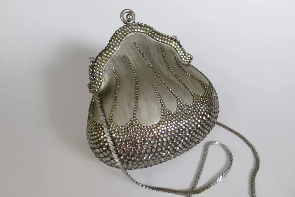       1921 .     ,   -  .         ,        .-55