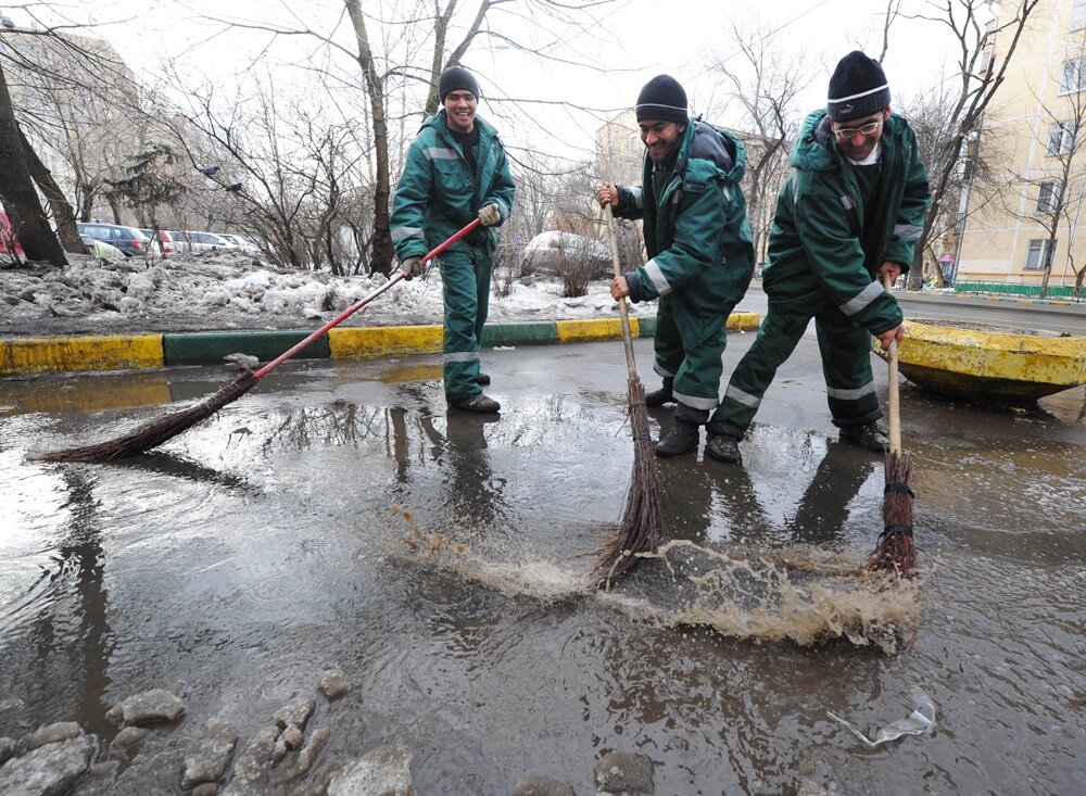 Мигранты получили зелёный свет в России. Азиатская хитрость или русская ...