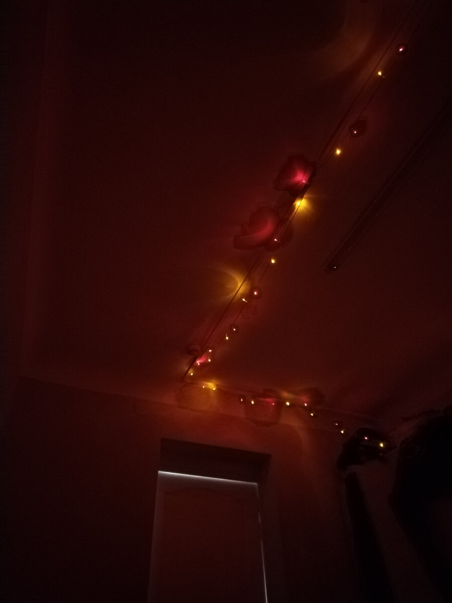 Из общаги, готовлюсь к новому году) 😃