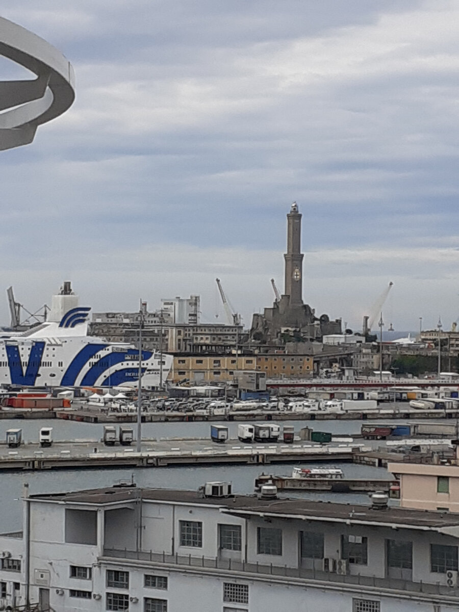 Генуэзский маяк. История.