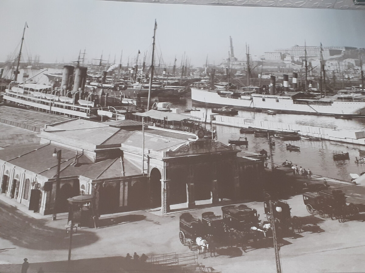 Старое фото Генуэзского порта