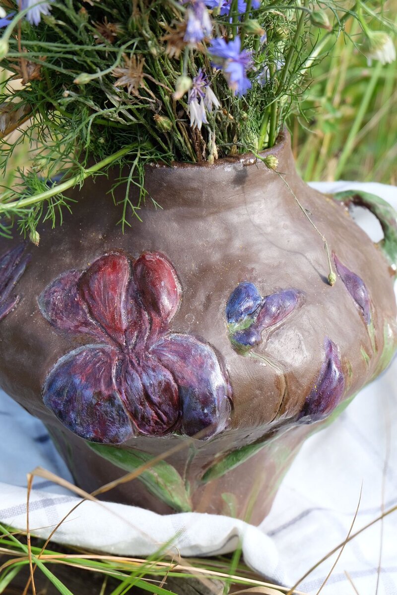 Крупный цветок ириса