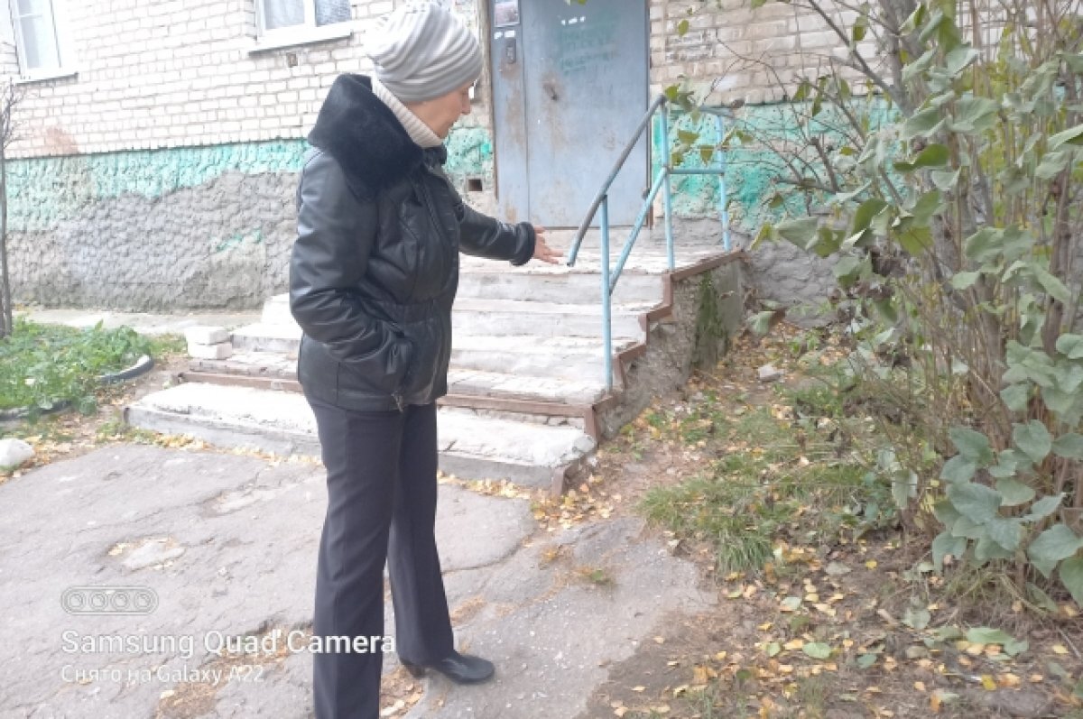 Дом на краю земли. Пятиэтажка в поселке Строитель в Рязани сползает в овраг  | АиФ-Рязань | Дзен