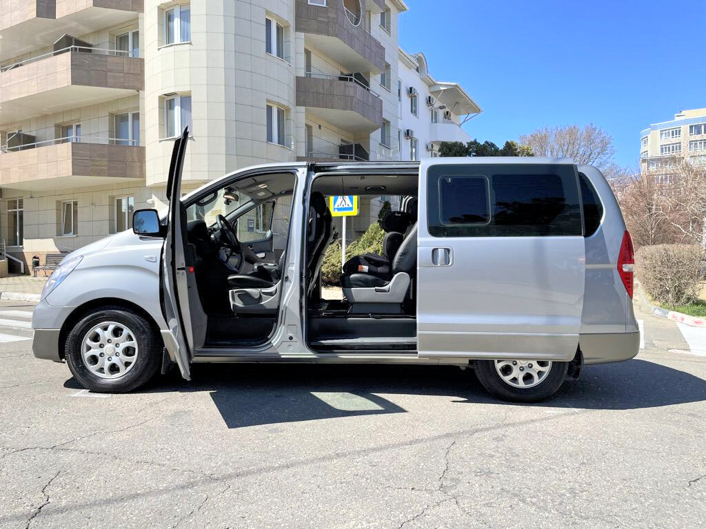 Минивэн в аренду без водителя для поездки. Nissan nv350 4wd. Nissan nv200 4wd. Nissan nv200 2022. Ниссан нв 3500 4х4.