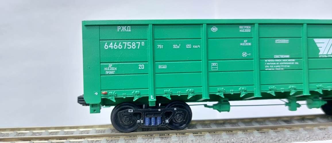 Модель полувагона 12-9853 от Parovoziki.ru. Фото из группы ВК производителя