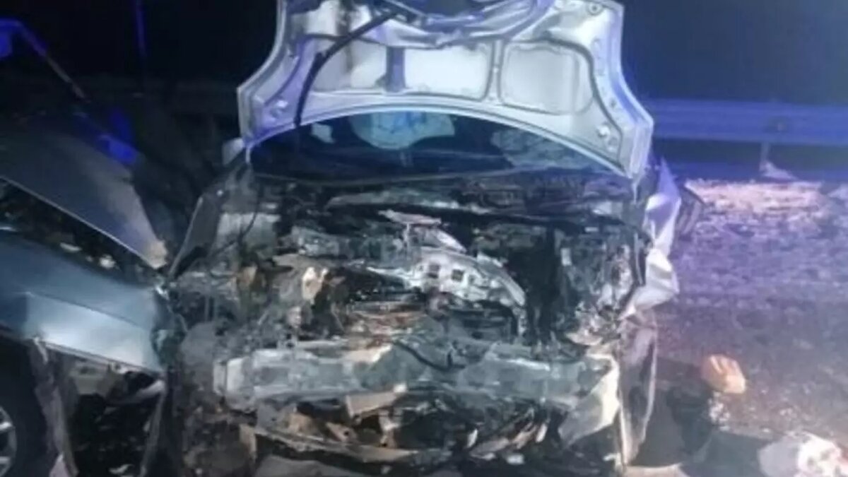     В Хакасии в минувшую субботу, 25 ноября, зафиксировали сразу два ДТП с выездом на встречную полосу. В авариях пострадали пять человек.