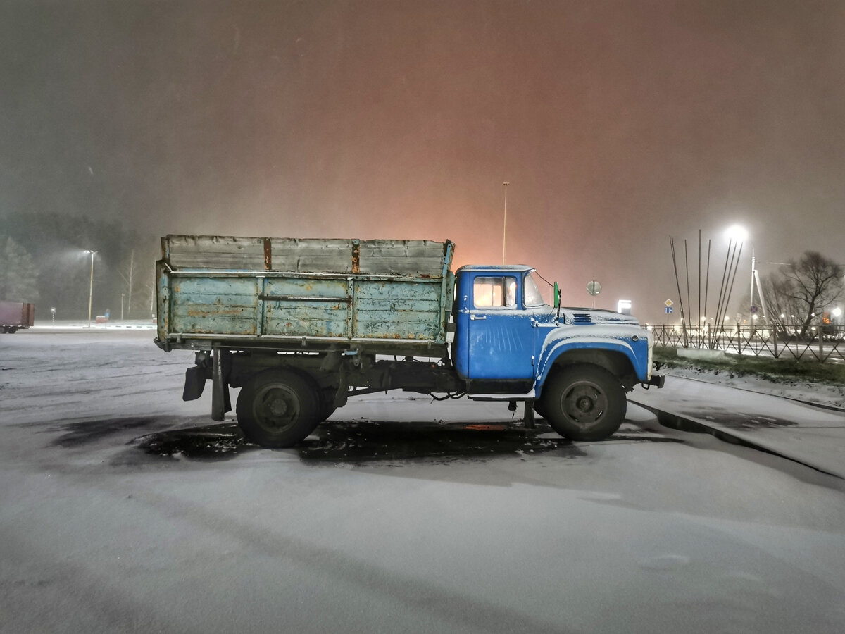 ЗиЛ-130  на выезде из Орла.