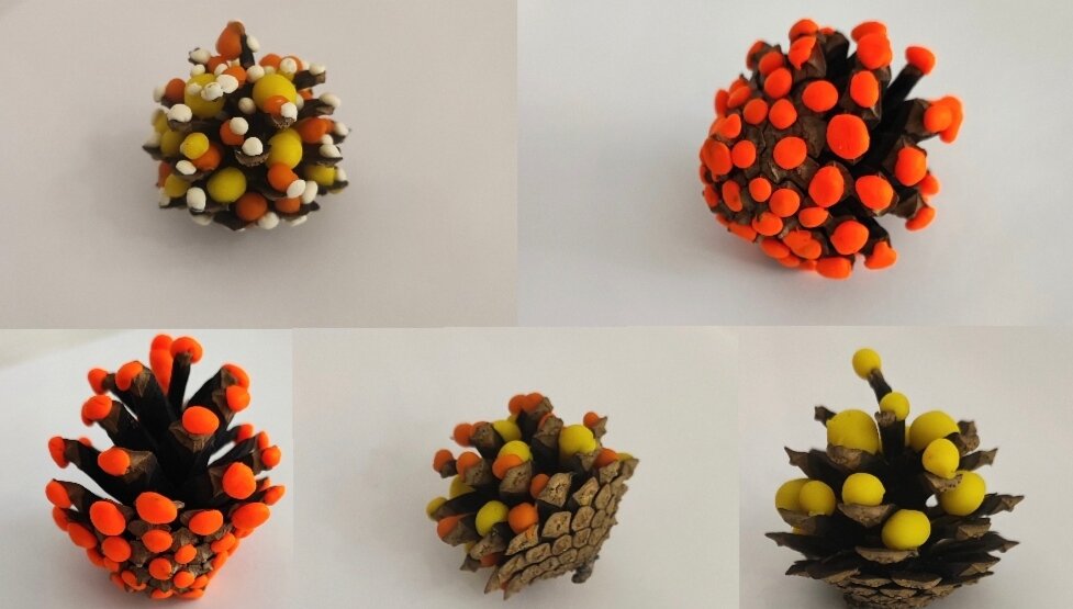 Готовый вариант поделок из сосновой шишки и пластилина.