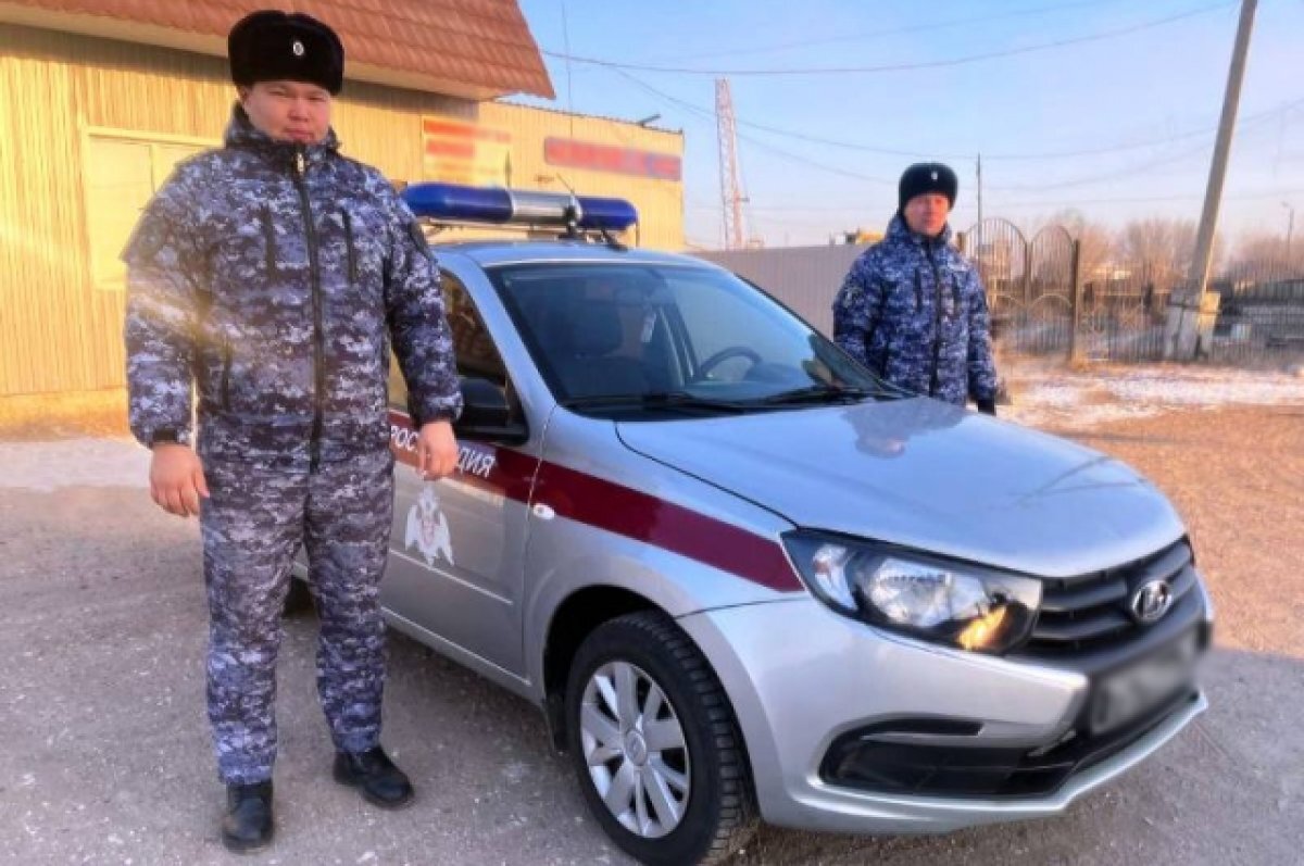    Росгвардейцы спасли придавленного грузовиком жителя Бурятии