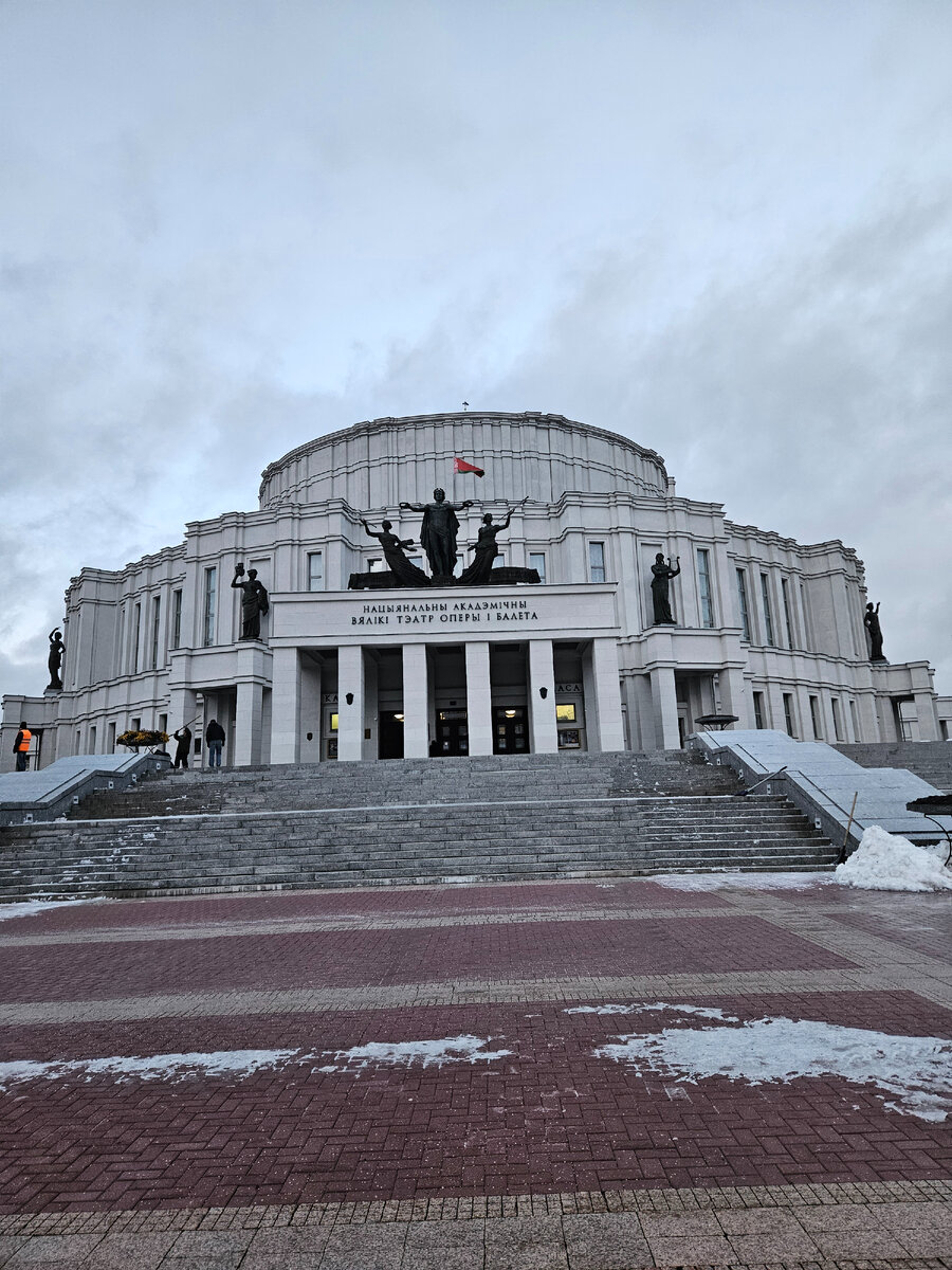 Большой театр. Прошу прощения за заваленный горизонт))