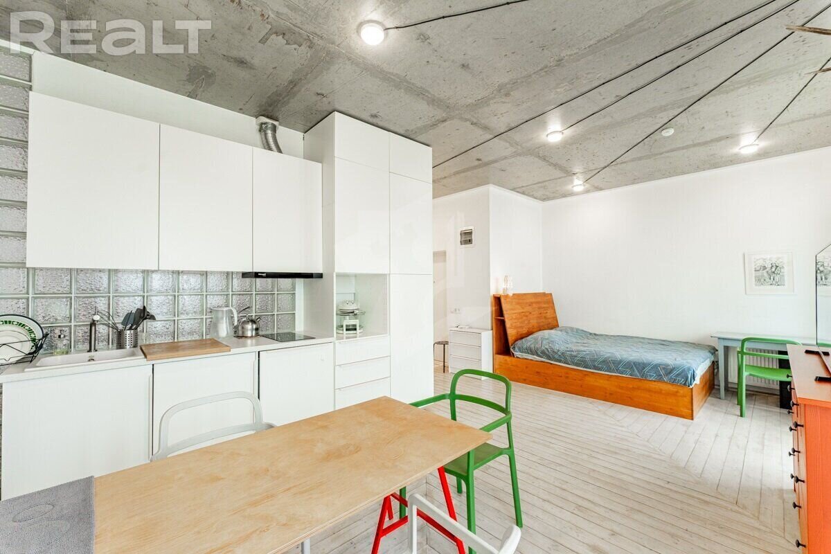 Белая кухня под лофт