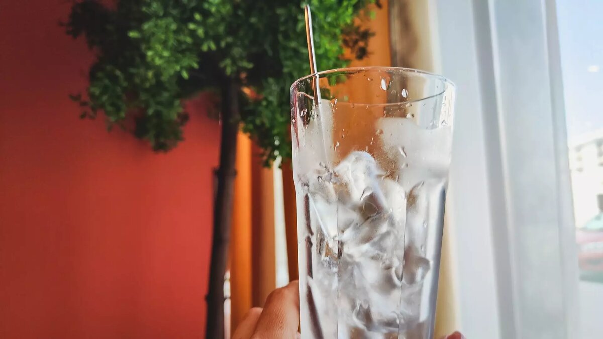     Лимонады могут оказывать вредное воздействие на организм человека из-за содержания сахара, кислот, консервантов, красителей и углекислого газа. Об этом NewsNN рассказала эксперт портала телемедицинских консультаций Екатерина Курбатова.