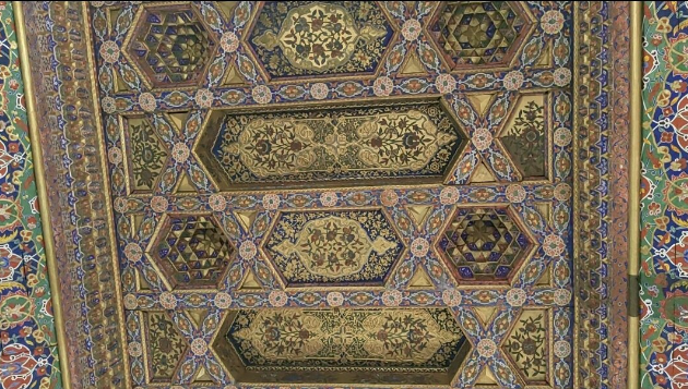 Роспись потолка в одной из комнат дворца