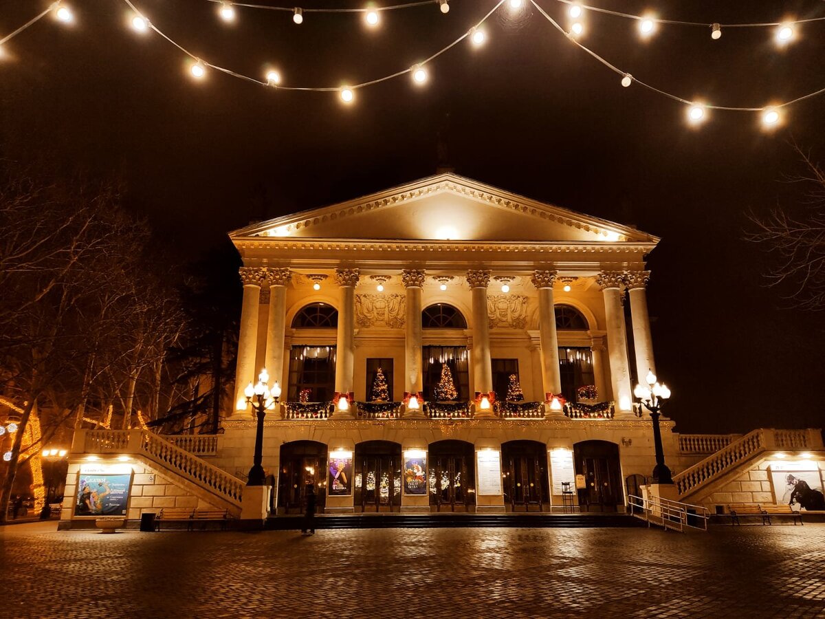 Севастопольский академический русский драматический театр имени Луначарского // Фото: Туристический портал Республики Крым, Кристина Безумнова