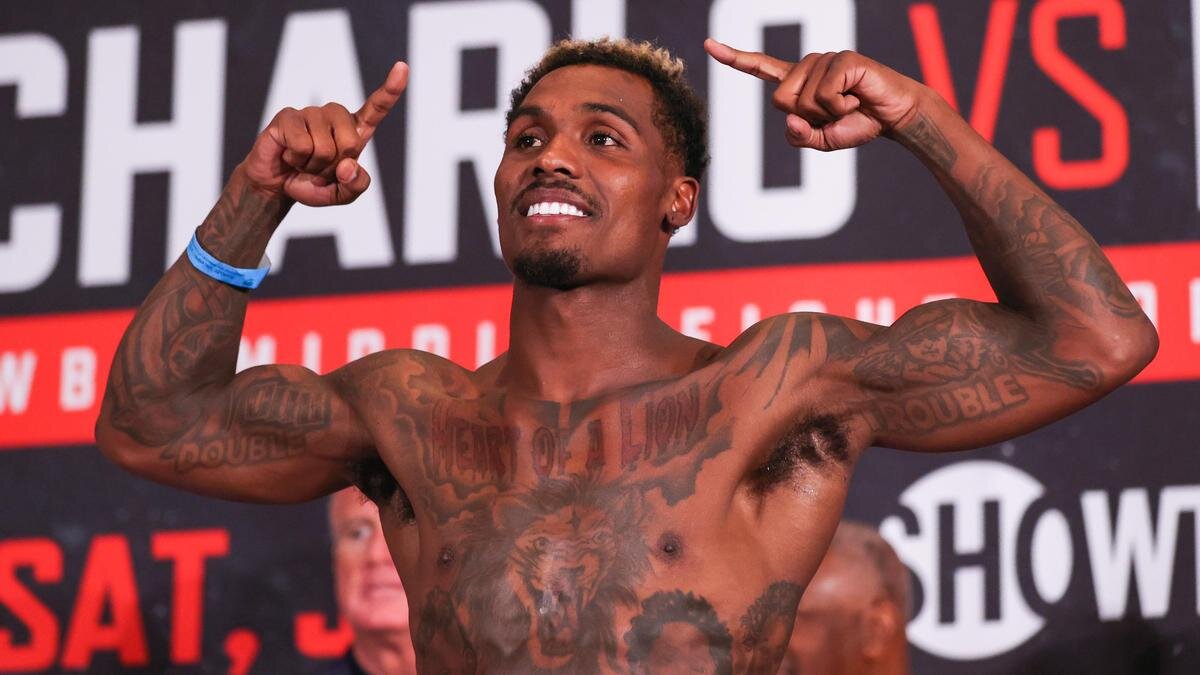    Джермалл Чарло на взвешивании:Carmen Mandato/Getty Images