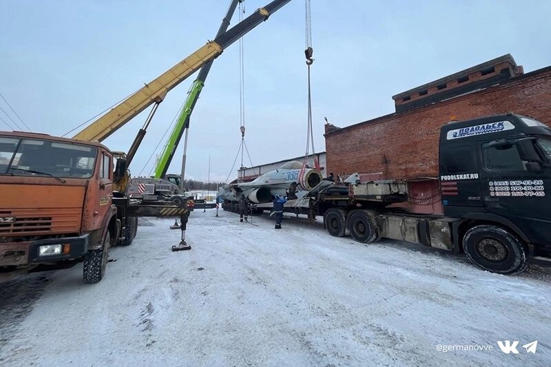    Памятник появится на кольце Шекснинского проспекта и Южного шоссе. Самолет уже доставили в город