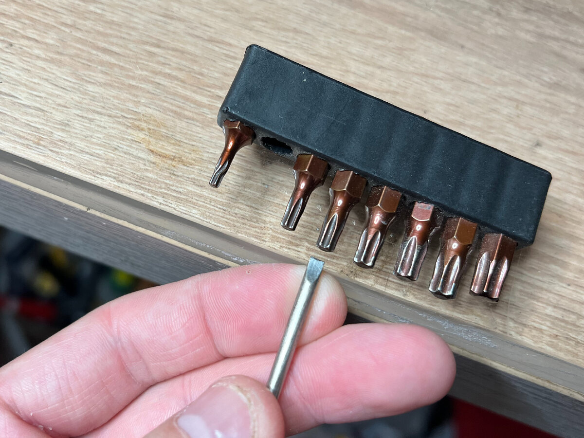 Как легко выкрутить винт с антивандальной головкой. Рабочий способ ...