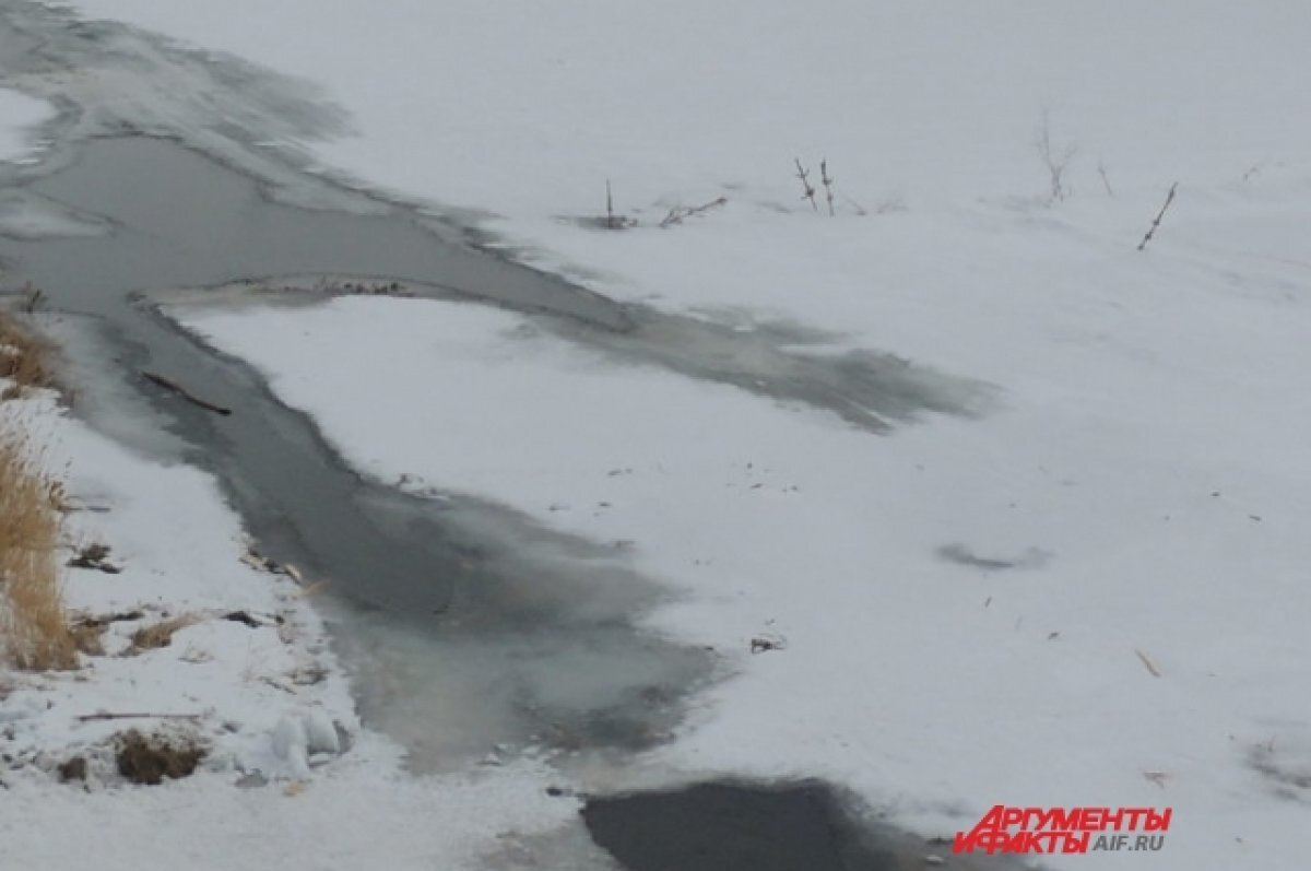    Под Воронежем мужчина провалился под лёд на реке Усманка и погиб