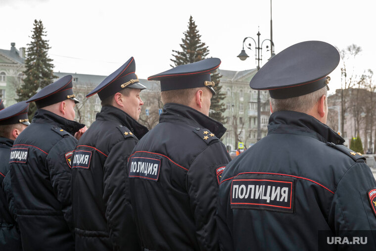    После объявления тревоги все сотрудники городского УМВД отправились на построение