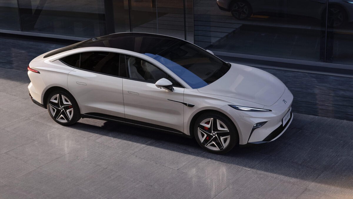    Rising Auto F7. Фото SAIC