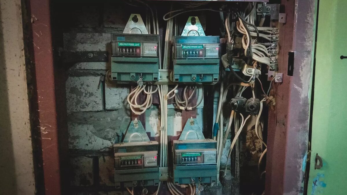     В Ростовской области из-за технических неполадок на сетях без света остались жители сразу нескольких городов, сообщает «Донэнерго».