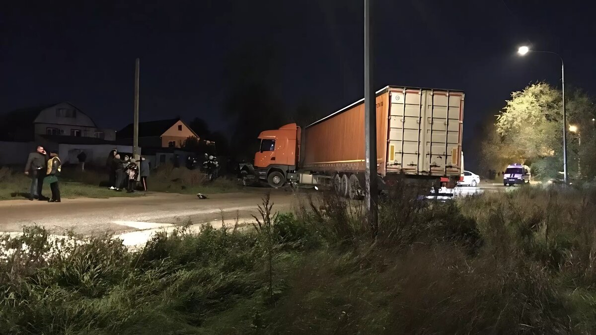     58-летний водитель фуры скоро окажется на скамье подсудимых в Волгограде за аварию, в которой один подросток погиб, а двое — серьезно пострадали, сообщает региональная прокуратура.