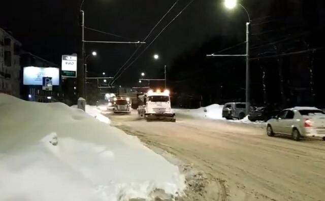    Для противогололёдной обработки в Иванове использовано 764 тонны смеси