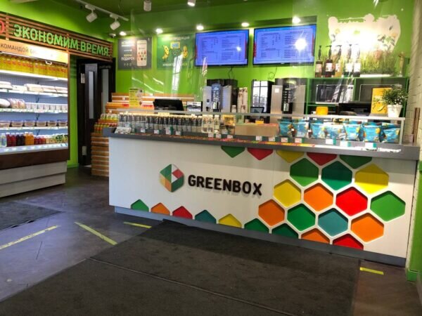 Сеть кафе и магазинов готовой еды Greenbox была популярной в Петербурге. Дороговато, и порции маленькие, но часто в центре города не было альтернативы похожего качества. А качество у них до этого случая покупатели оценивали как хорошее.