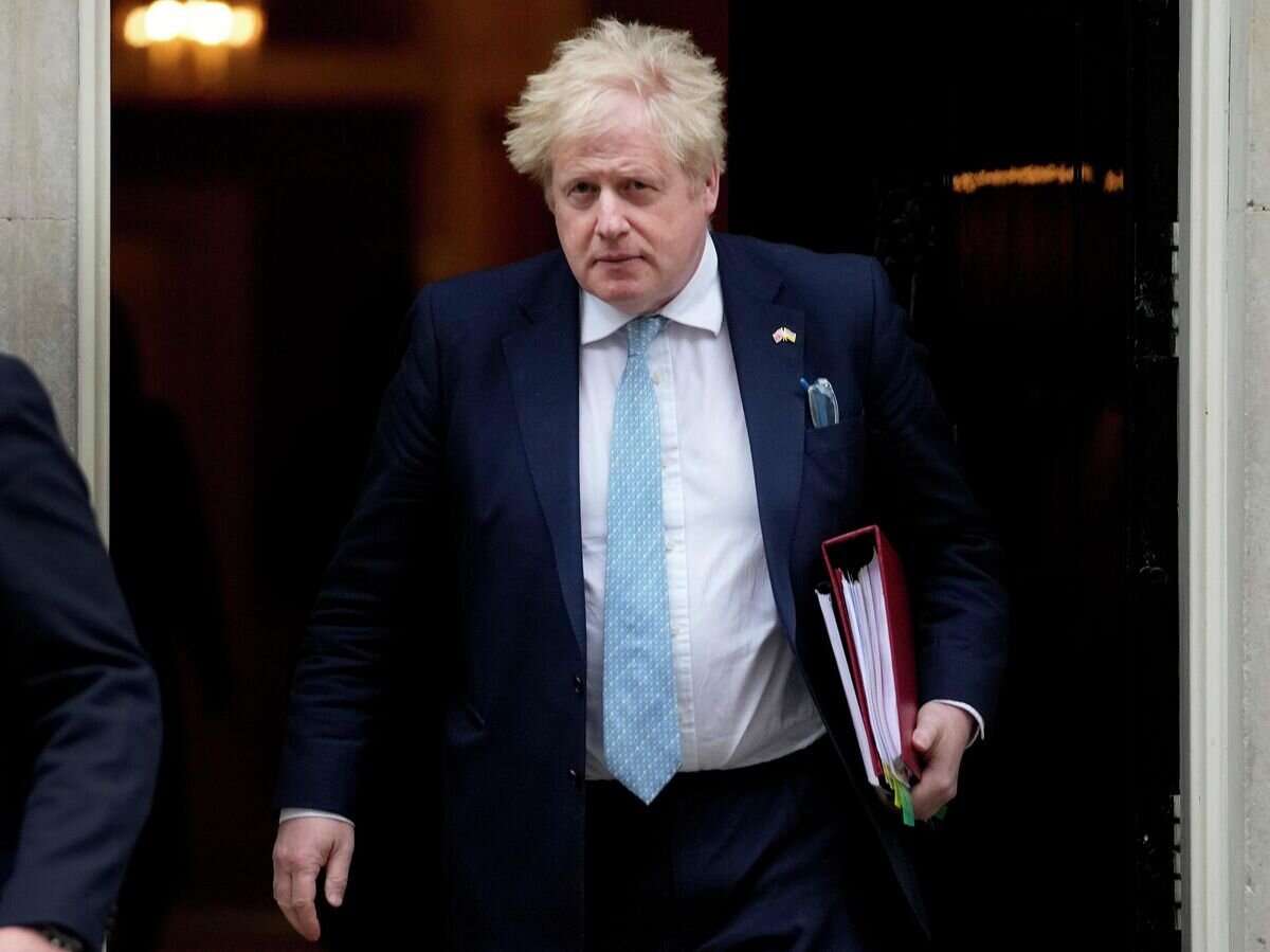 Борис Джонсон решил привести в домашний уютную компанию