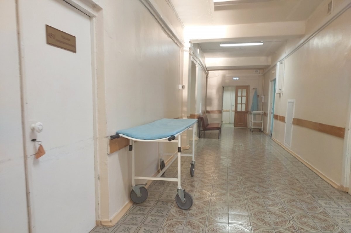    В Саратове 3-летнюю девочку госпитализировали после падения в смотровую яму