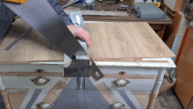 Ножовка по дереву давно стала обязательным инструментом в домашнем хозяйстве. А если есть свой сад и огород или столярная мастерская, то без ножовки не обойтись.-13