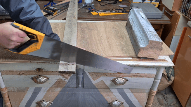 Ножовка по дереву давно стала обязательным инструментом в домашнем хозяйстве. А если есть свой сад и огород или столярная мастерская, то без ножовки не обойтись.-15