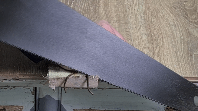 Ножовка по дереву давно стала обязательным инструментом в домашнем хозяйстве. А если есть свой сад и огород или столярная мастерская, то без ножовки не обойтись.-17