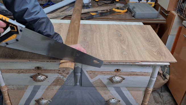 Ножовка по дереву давно стала обязательным инструментом в домашнем хозяйстве. А если есть свой сад и огород или столярная мастерская, то без ножовки не обойтись.-18