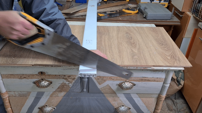 Ножовка по дереву давно стала обязательным инструментом в домашнем хозяйстве. А если есть свой сад и огород или столярная мастерская, то без ножовки не обойтись.-22