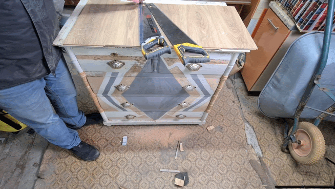 Ножовка по дереву давно стала обязательным инструментом в домашнем хозяйстве. А если есть свой сад и огород или столярная мастерская, то без ножовки не обойтись.-27